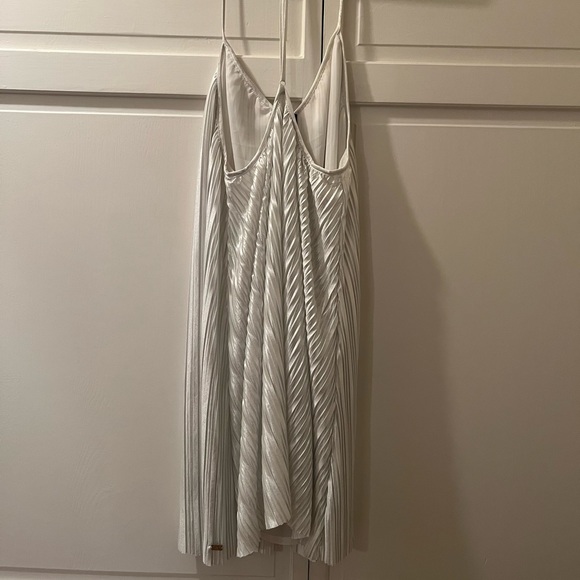 Sparkly, pleated white/silver mini dress - Picture 4 of 6